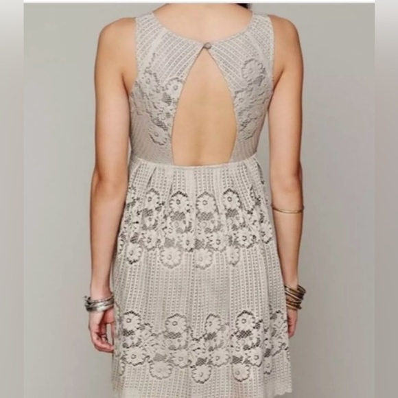 🎉HP🎉 Floral , lacey ROCCO dress - Picture 8 of 13